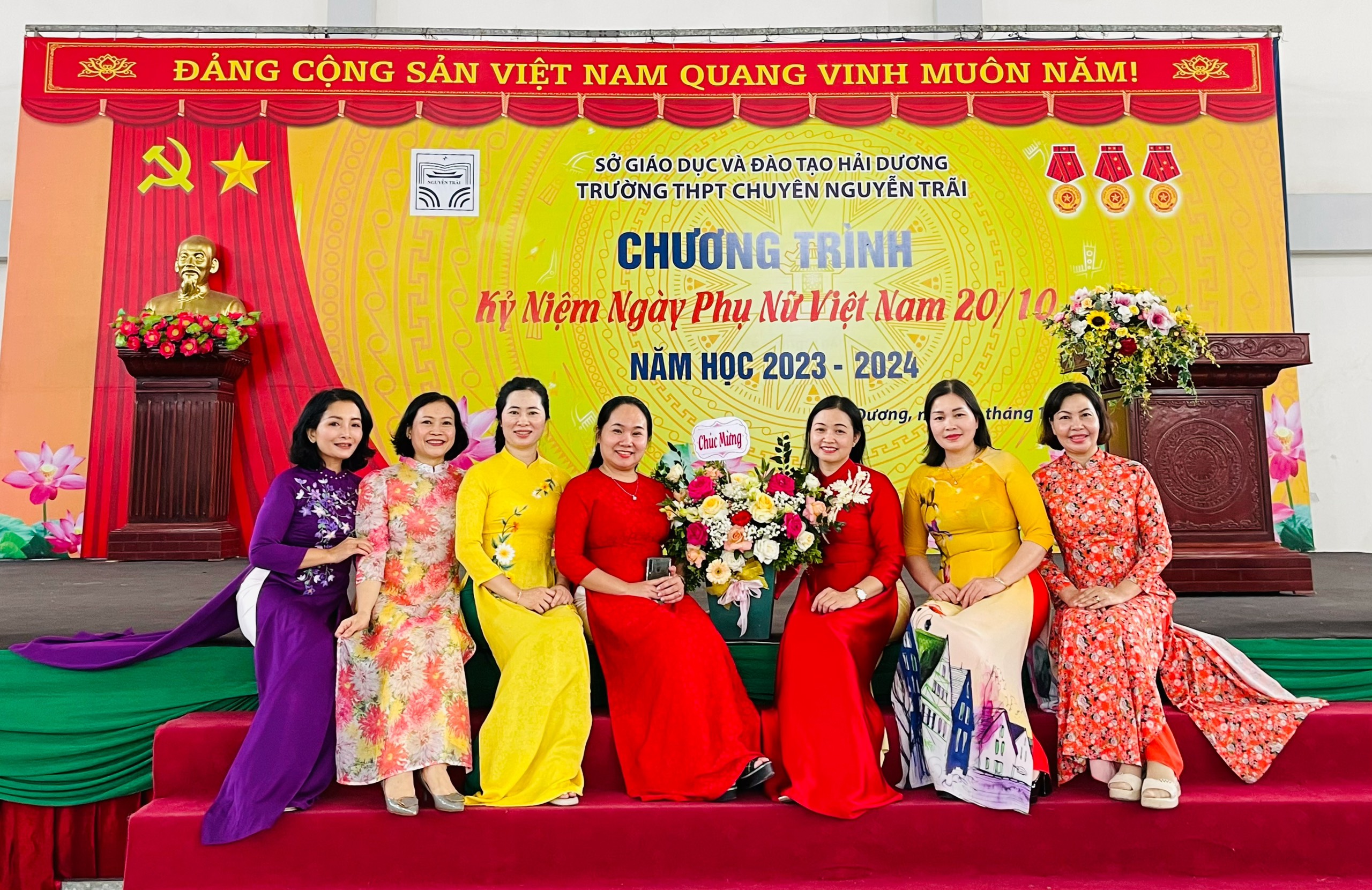 Duyên dáng áo dài - tôn vinh nét đẹp người phụ nữ Việt Nam